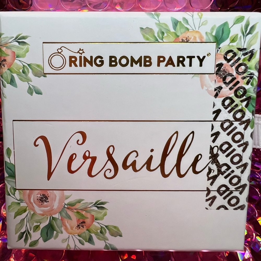 Bomb Party Antoinette Necklace - Picture 2 of 3